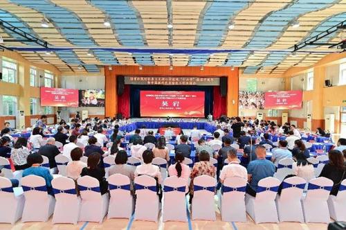 培育和践行社会主义核心价值观“十六字”要求座谈会在北京市海淀区民族小学召开