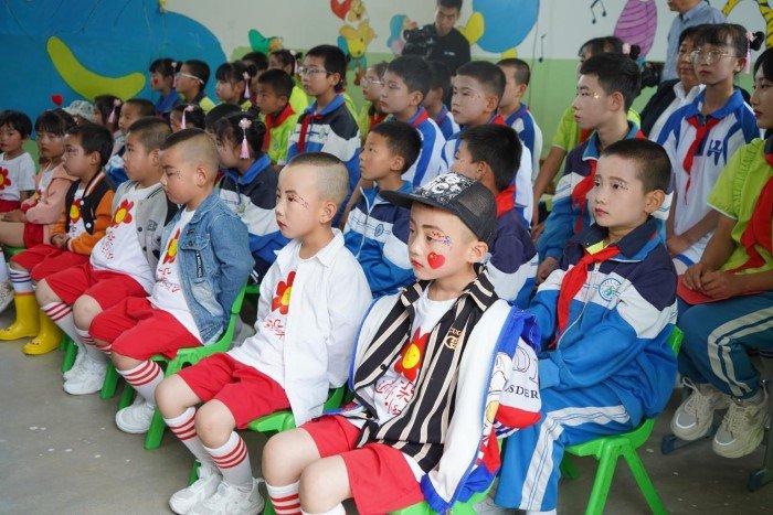 工行甘肃省分行走进天水大坪小学 陪孩子们过“六一”