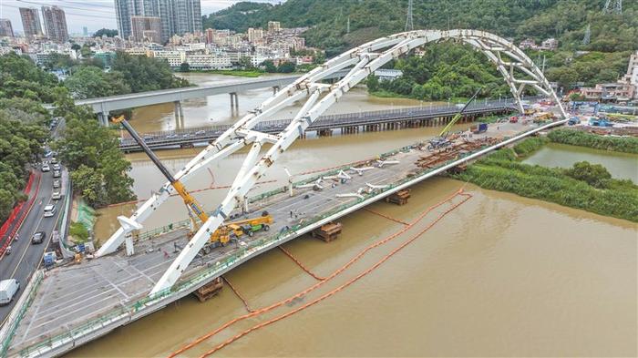 罗湖大望桥主拱顺利合龙 7月有望通车，系深圳市区跨度最大的桥梁
