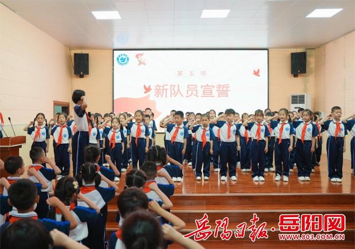 岳阳楼区千亩湖小学：“红领巾 爱祖国”庆六·一主题活动奏响爱国乐章