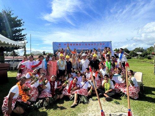 驻萨摩亚大使费明星出席援萨三所小学项目开工仪式