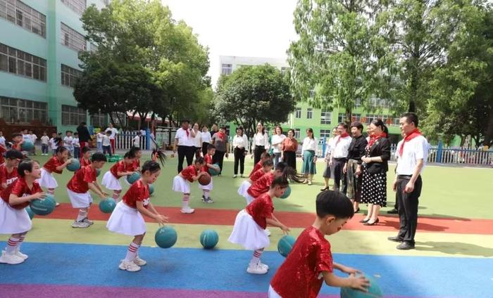 邓州市幼儿园：童心筑童梦一起向未来