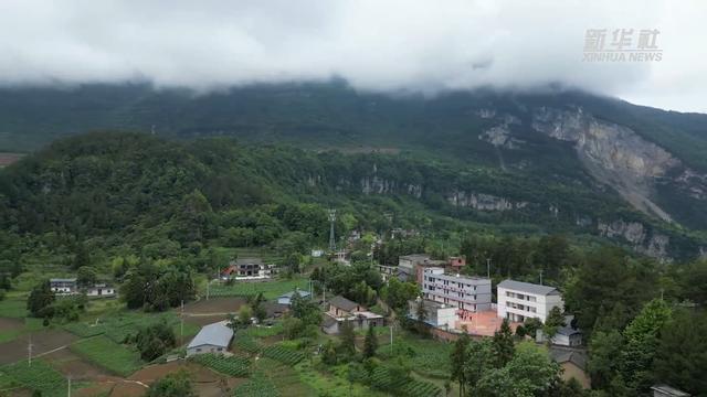 在大山里放歌——这个高山村小，有支“拿云乐队”