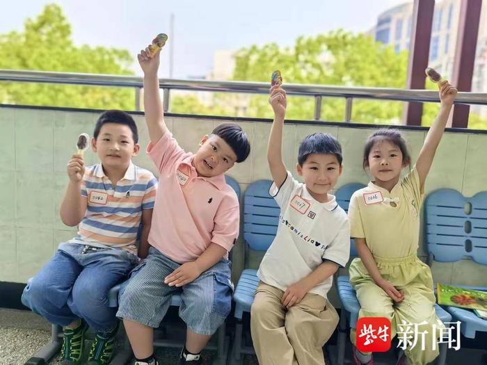 聊聊天、跳跳绳、还发棒棒糖！南京公办小学报名开始了，面测很“友好”