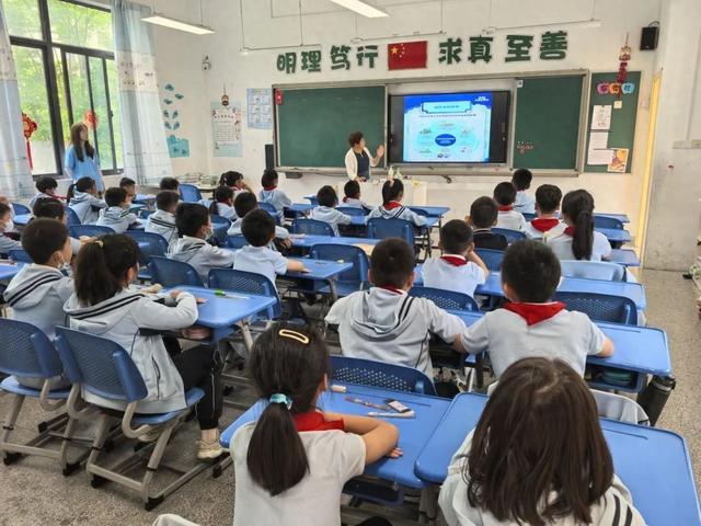 中小学生沉迷 “烟卡”游戏，青浦区全力打造“无烟学校”