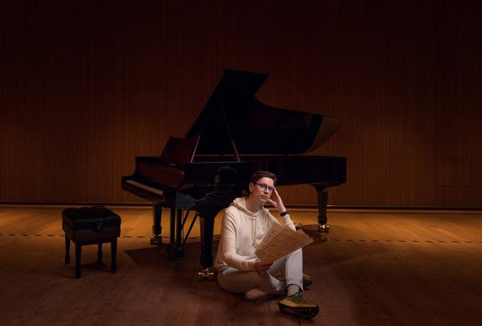 钢琴家奥拉夫松专访：一个人，一只行李箱，在全世界演96场《哥德堡变奏曲》