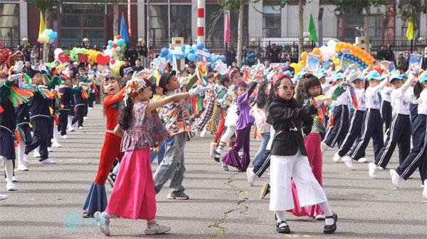 小雁向亚冬！群力实验小学创编校本操“雁行长空”首次亮相运动会