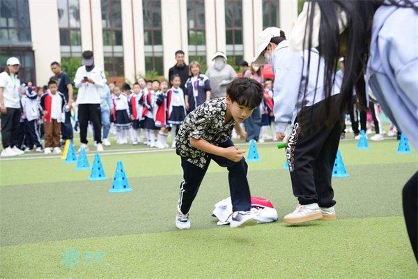 小雁向亚冬！群力实验小学创编校本操“雁行长空”首次亮相运动会