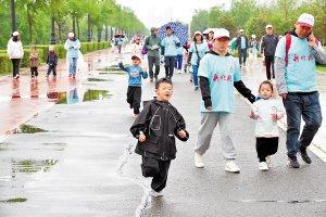 20届！新晚报万人徒步大赛 一座城市的“顶流”