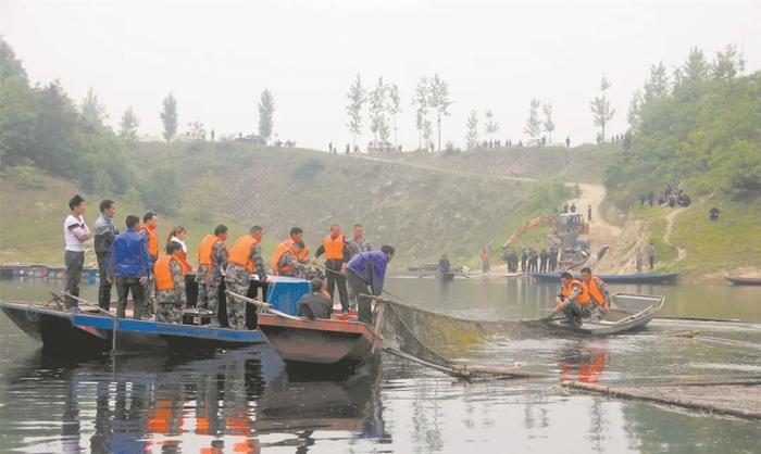 湖北省丹江口市民兵参与丹江口水库保护——科技赋能，守护一库碧水