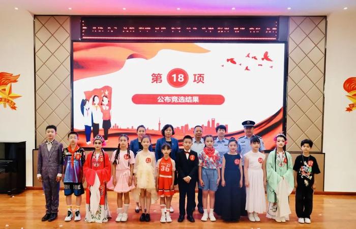 西安市曲江第十三小学举行庆六一文艺汇演活动暨入队仪式