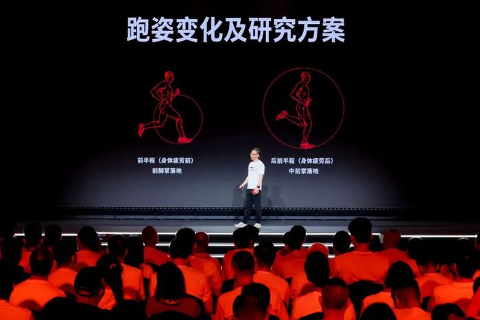 李宁研究跑姿变化