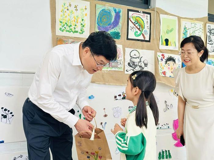 合肥经开区：刘声一行到幼儿园、小学开展“六一”慰问活动