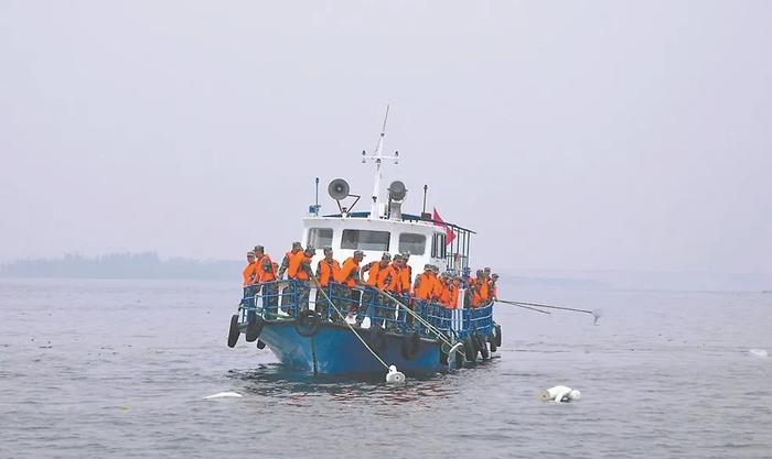 湖北省丹江口市民兵参与丹江口水库保护——科技赋能，守护一库碧水