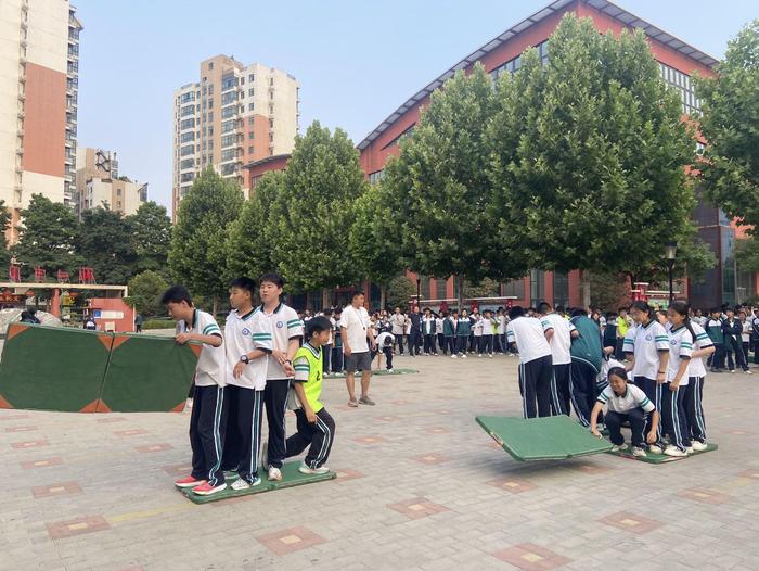 “趣”享运动，“味”你加油，郑州市第六十四中学举行趣味体育活动