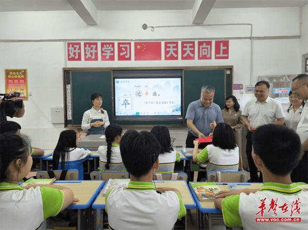 永兴县领导看望慰问永兴县特殊教育学校困难残疾学生