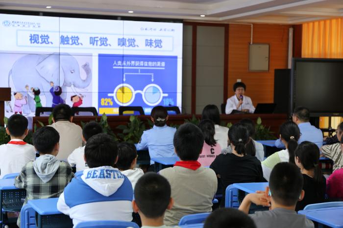 安徽省药监局第一分局开展保护视力进校园宣传活动