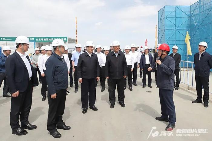 马兴瑞：新疆重庆合力服务和推动新时代西部大开发形成新格局