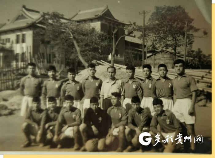 【踢球吧，少年！】何炳权：50年乐在其中，我和娃娃们一起追“球”