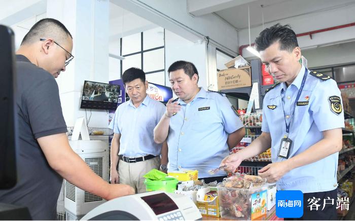 护航高考 海口市场监管局高新分局把牢食品和特设“安全关”