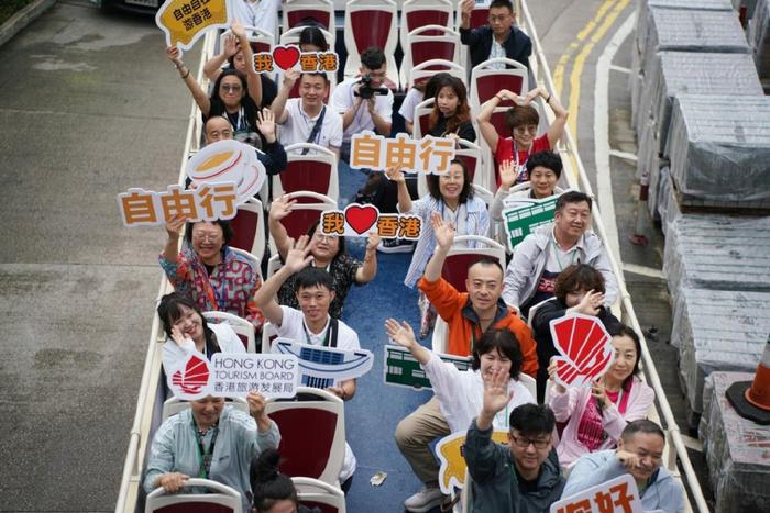 “5分钟内售罄”！京港沪港间高铁动卧车票正式开售丨香港一日