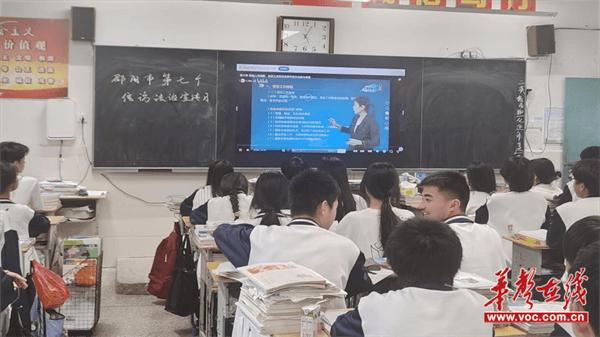 邵阳市第十一中学开展第七个信访法治宣传月活动