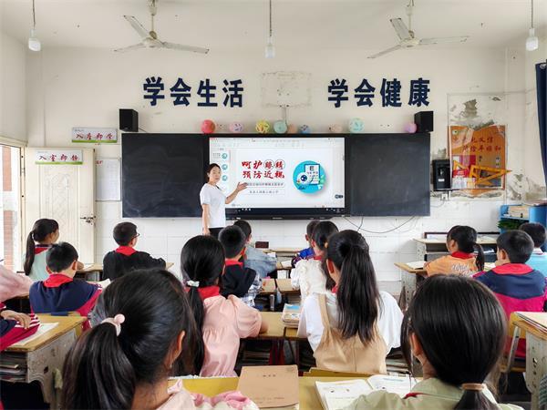 房县土城小学：守护美好“视”界 照亮“睛”彩未来