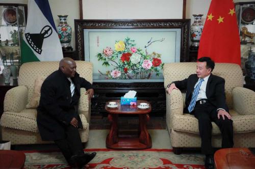 驻莱索托大使雷克中接待到中国使馆与雷克中大使话别的莱议长