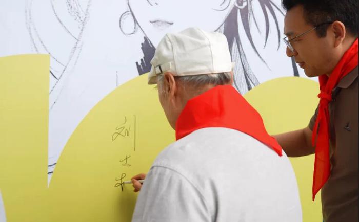 江苏苏州：沧浪新城第一实验小学开设“鉴云讲堂”，著名画家刘士林创作《百花园》