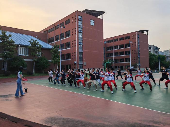 舞动花季　青春飞扬——芜湖市第二中学勇夺2024年芜湖市中小学、幼儿园广场舞大赛一等奖