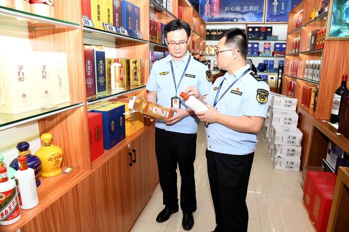 广西来宾市市场监管局持续开展“特供酒”清源打链专项行动