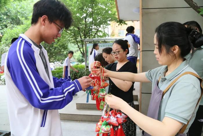 西安高新第三中学举行“祝福高三·高考壮行”活动