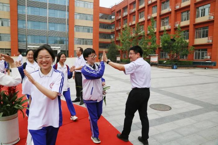 西安高新第三中学举行“祝福高三·高考壮行”活动