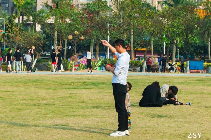 西湾城市沙滩：夏日傍晚的欢乐集结地，尽享“家门口”的海滨乐趣