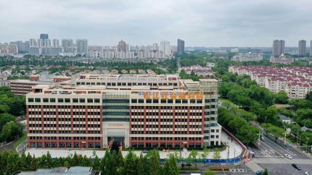 90后、00后护理员渐渐成为上海松江养老院中坚力量，新职业满足个性化需求