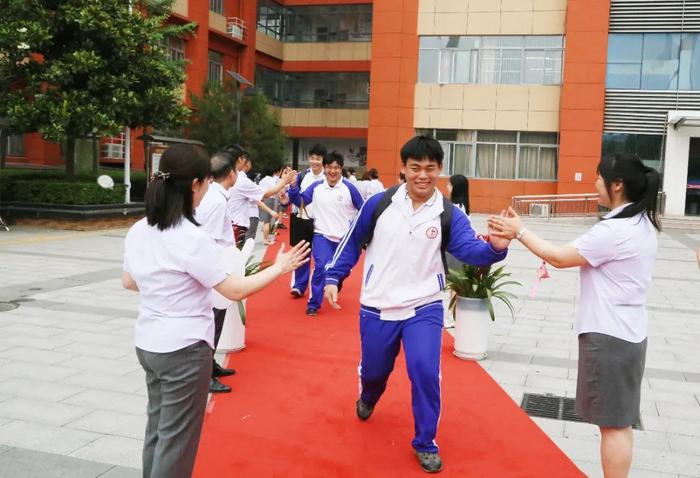 西安高新第三中学举行“祝福高三·高考壮行”活动