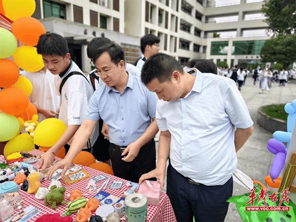 微光成炬 “义”起行动  长沙市电子工业学校举行爱心义卖活动