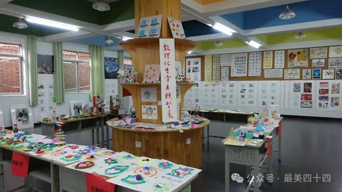 西安市第四十四中学举行第十四届科技文化艺术节书画模型展