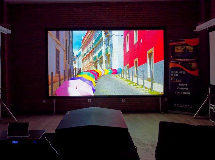 索尼携手码尼电子在2024北京国际音响展展出4K激光家庭影院投影机