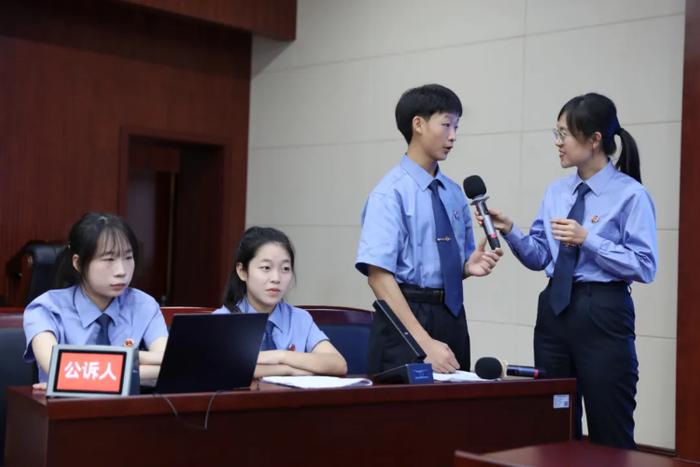 走进巴南区人民检察院，重庆机械技师学院师生开启“沉浸式”法治之旅