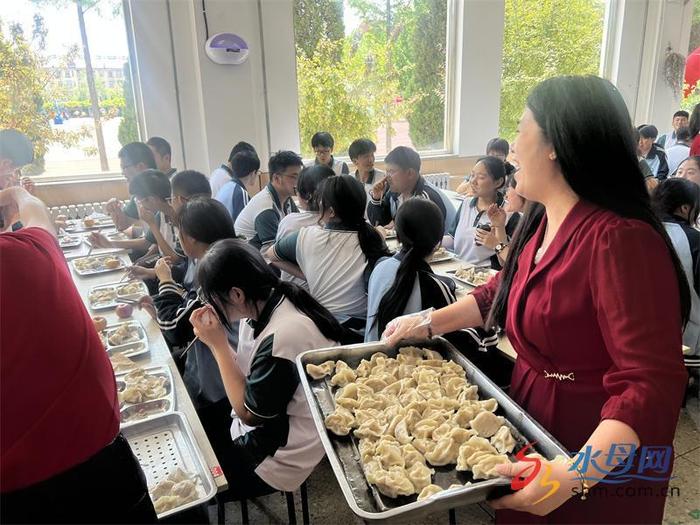 14000只“状元饺”壮行 烟台四中学子收获最美祝福