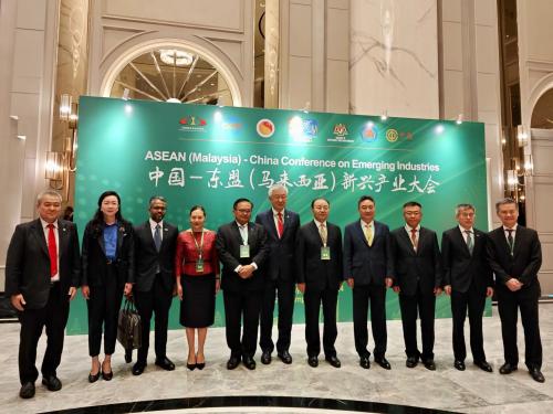 驻马来西亚大使欧阳玉靖出席中国—东盟（马来西亚）新兴产业大会