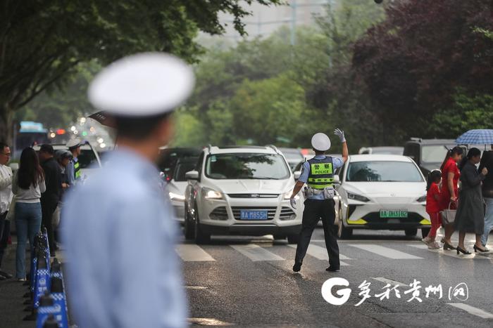 【直击高考】高考首日上午 贵阳交警接到12起求助