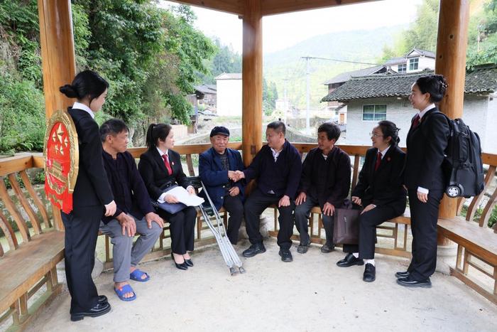 “经风雨，见世面，勤调解，办实事”，看“姑妈法庭”如何发挥“她力量”