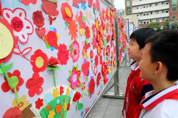 十堰市人民小学开展心理健康教育宣传月体验活动