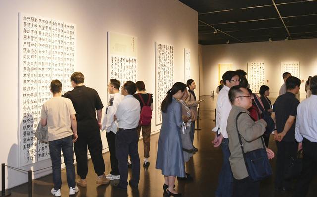 这场全国最高规格的书法篆刻巡展，首展选择上海