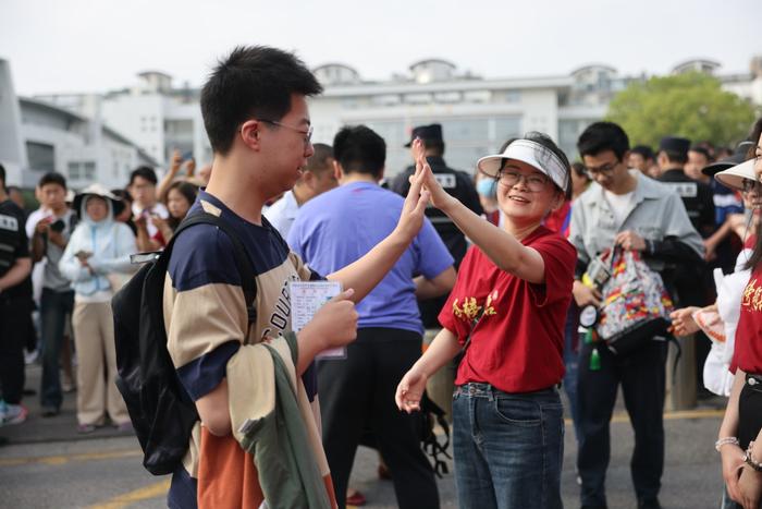 2024年高考开考，考生加油！