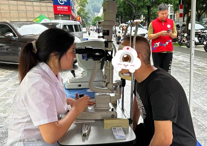 全国“爱眼日”深圳华厦眼科医院开展守护全龄段眼健康公益行动