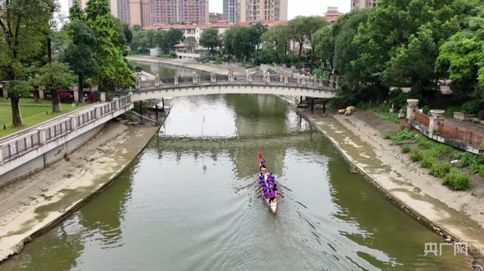 东莞64岁龙舟“女舵手”火出圈：掌舵20余年皆因热爱