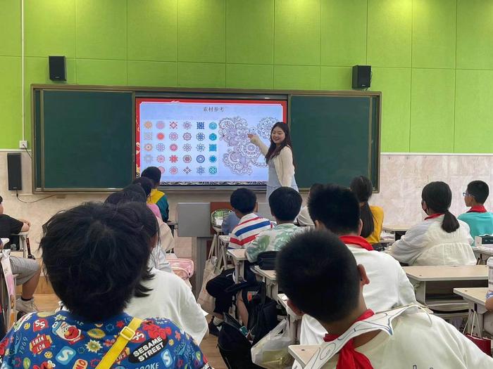 肩上霓裳·华美云肩——管城区外国语牧歌小学六年级劳动实践活动